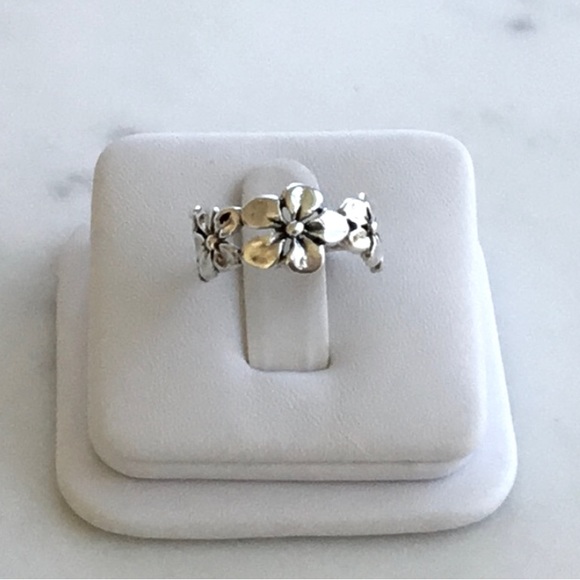 Sz 6, Sale $12 Firm! .925 Sterling Silver Triple Flower Ring - Picture 5 of 14